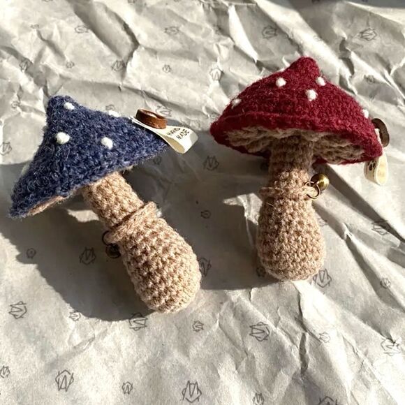 Handmade Crochet Forest-Style Mushroom Bag Charm Keychain - Picture 3 of 3